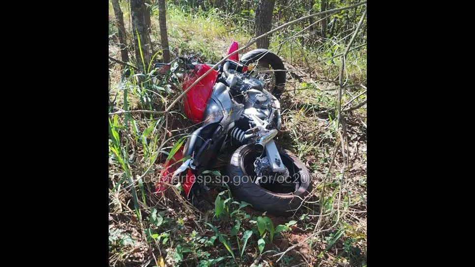 Motociclista morre após sair da pista e chocar-se contra talude na Rodovia Comandante João Ribeiro de Barros
