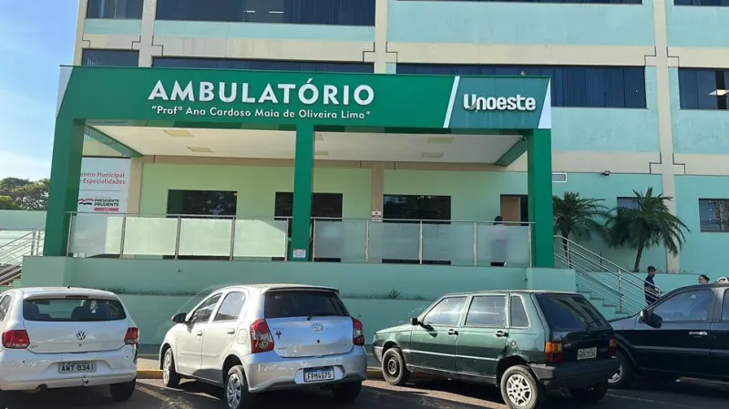 O Centro Municipal de Especialidades (CME) 'Ambulatório Professora Ana Cardoso Maia de Oliveira Lima' fica localizado na Avenida Comendador Hiroshi Yoshio, no bairro Cidade Universitária, ao lado do Hospital Regional (HR), em Presidente Prudente (SP) |
