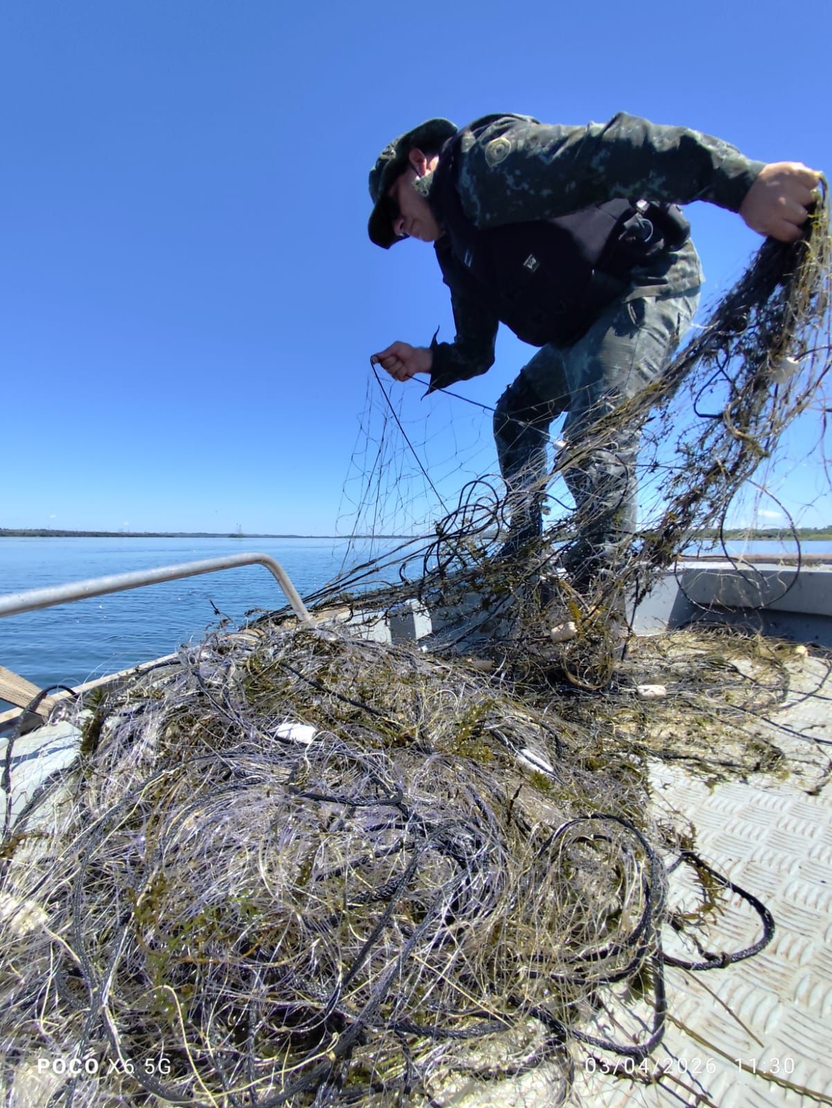 Foram localizados 30kg de peixes emanhados.