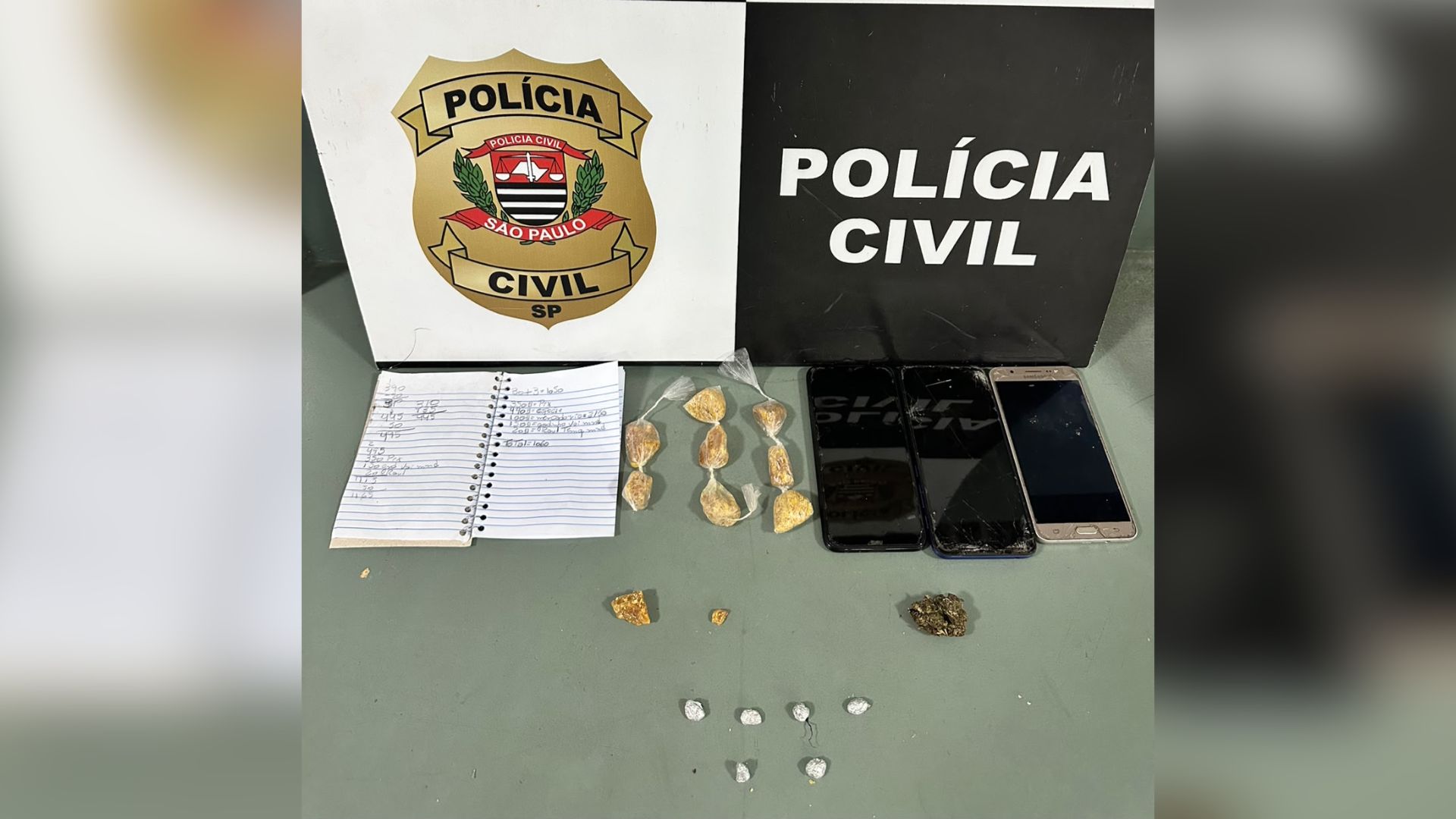 Envolvidos foram localizados com porções de crack |