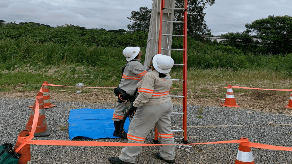 Com foco no desenvolvimento de mulheres,  concessionária de energia abre curso gratuito para formar eletricistas