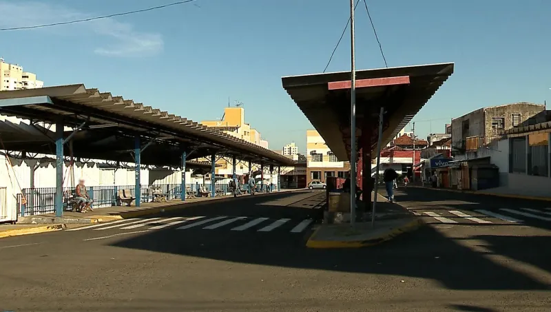 Vítima, de 78 anos, foi abordada por assaltante no Terminal Urbano, no Centro, em Presidente Prudente (SP) |
