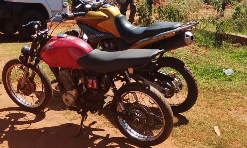 Duas motocicletas foram apreendidas em Teodoro Sampaio (SP) |