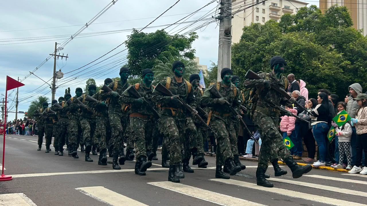 Desfile cívico-militar celebra a Independência do Brasil em Presidente Prudente