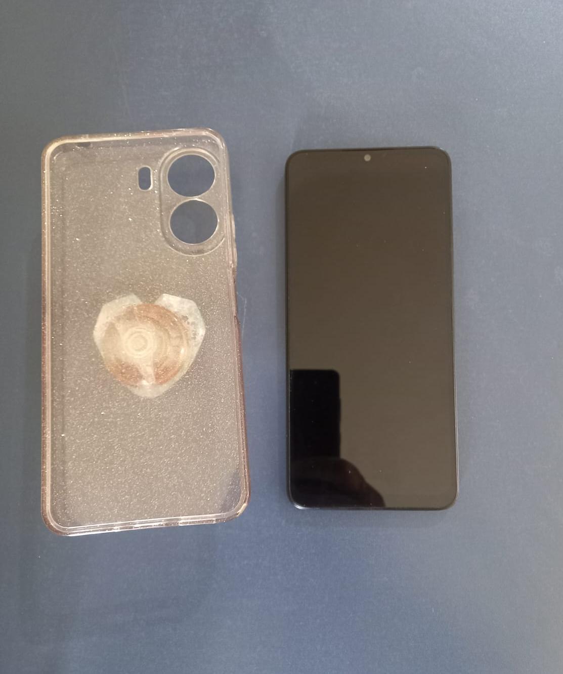 Envolvido pegou o celular em um momento de distração da vítima |