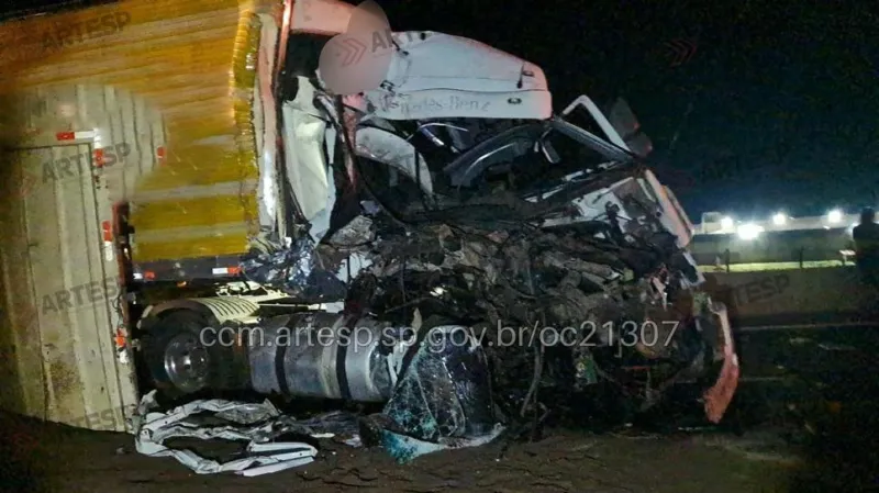 Um dos motoristas sofreu ferimentos leves, enquanto o outro ficou ileso.