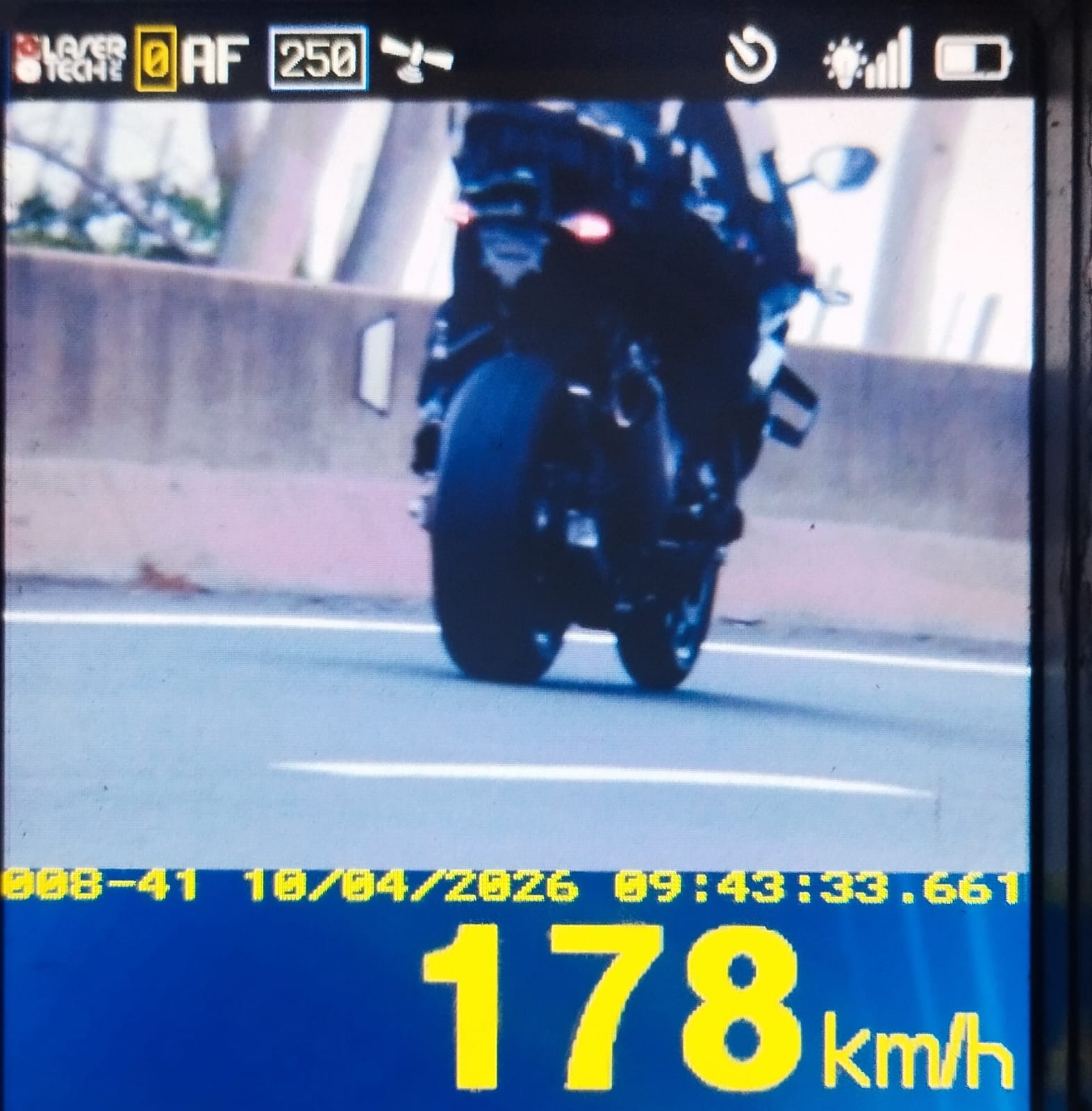Motocicleta foi flagrada a 178 km/h em Caiuá (SP) |