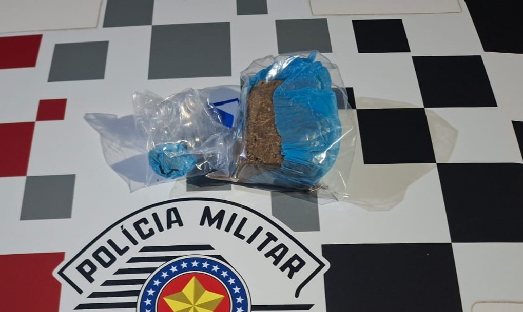Porção de maconha foi localizada durante abordagem em Osvaldo Cruz (SP) |