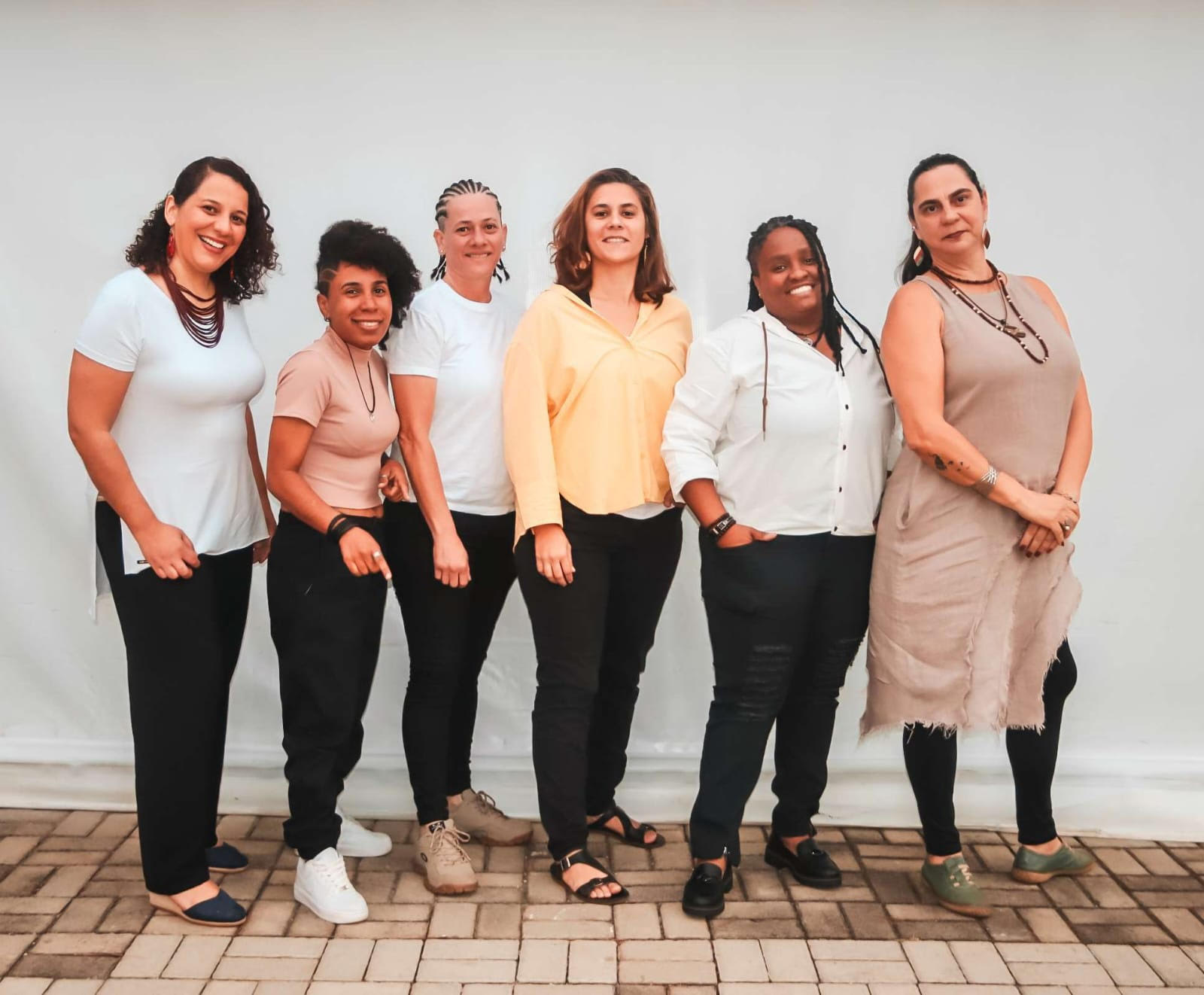 Grupo formado por mulheres interpreta repertório eternizado por divas do samba como Clementina de Jesus, Jovelina Pérola Negra e Dona Ivone Lara |