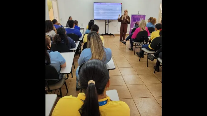 Ação alusiva ao Agosto Lilás reuniu 60 trabalhadoras nesta quarta-feira (12).