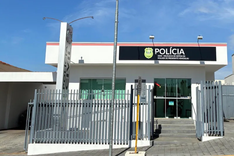 Vítima foi socorrida pela Unidade de Resgate do Corpo de Bombeiros.