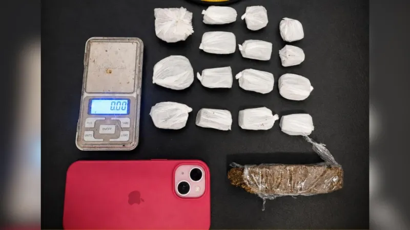 Drogas já estavam embaladas para venda.