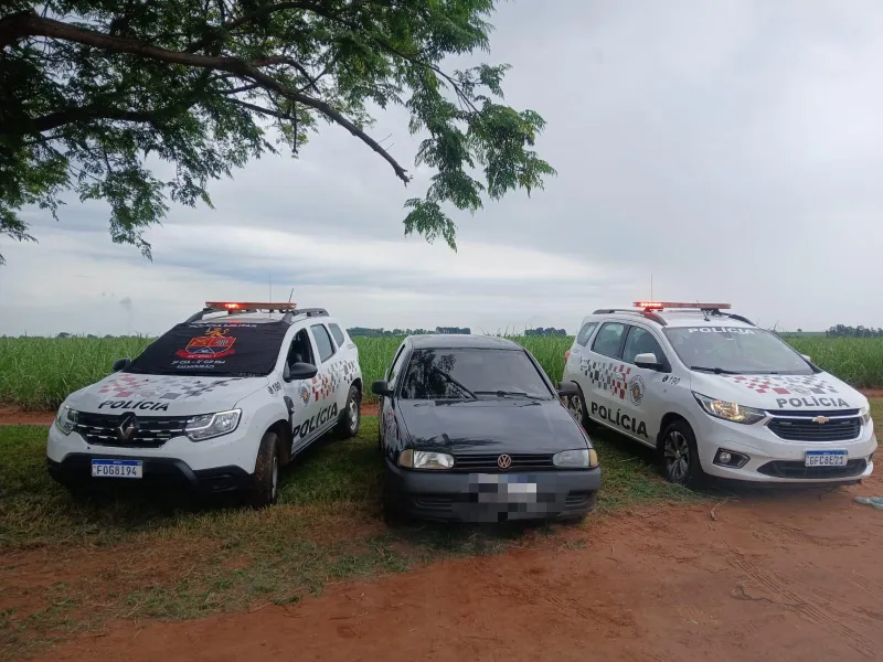 Policiais identificaram divergências em relação aos dados cadastrais do veículo, além de sinais de supressão em um dos dígitos do motor, em Salmourão (SP) |