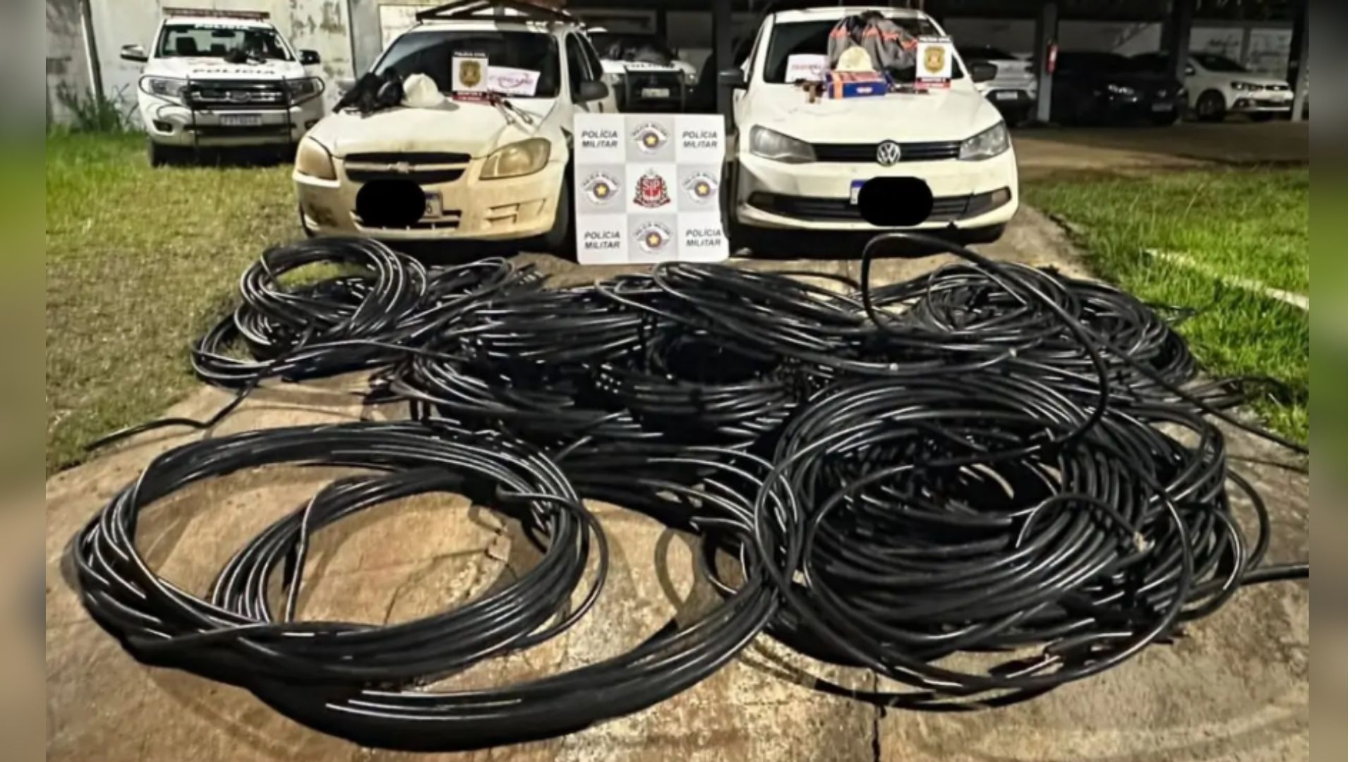 Carros possuíam logotipos a serviço de empresas de telefonia |