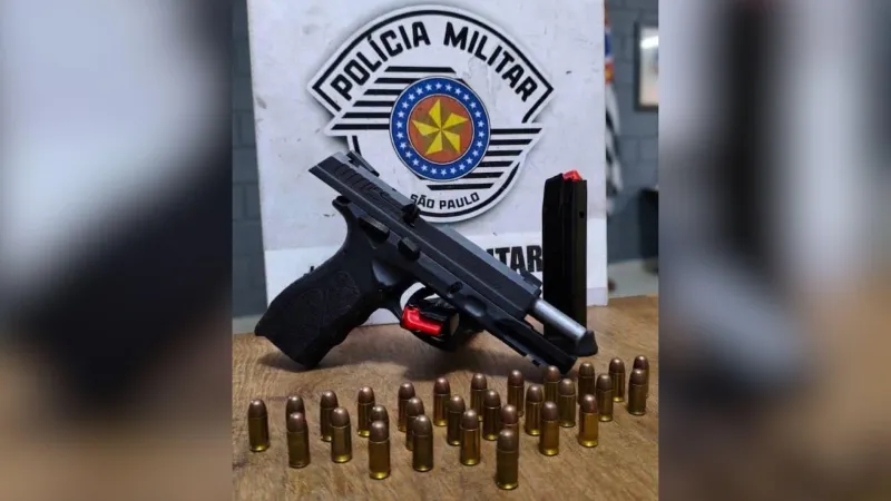 Mulher trancou carro e arremeçou chave em matagal ao saber da posse da arma |