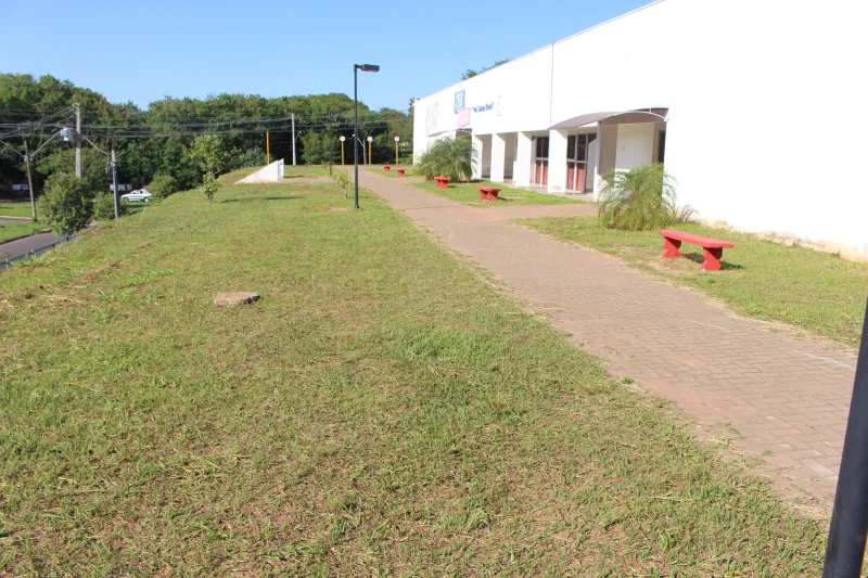Fios da rede elétrica foram furtados na Praça do CEU do Parque Alvorada, em Presidente Prudente (SP) |