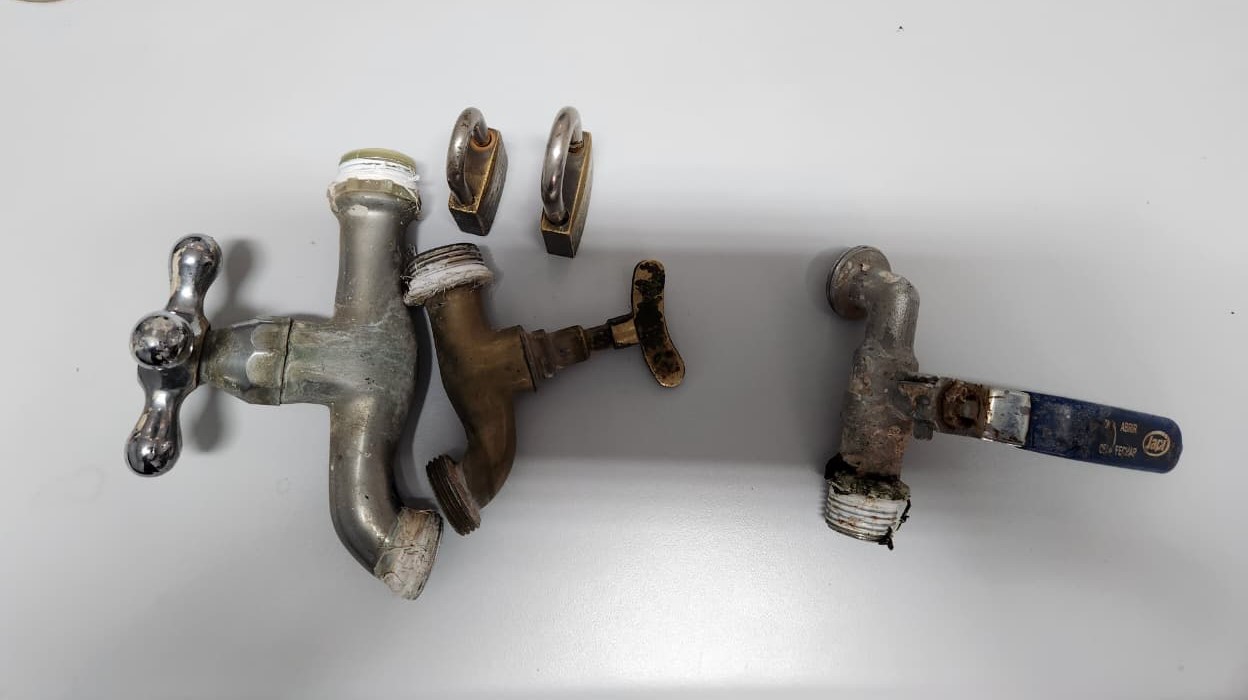 Torneiras e cadeados foram encontradas com suspeito de furto em Presidente Prudente (SP) |