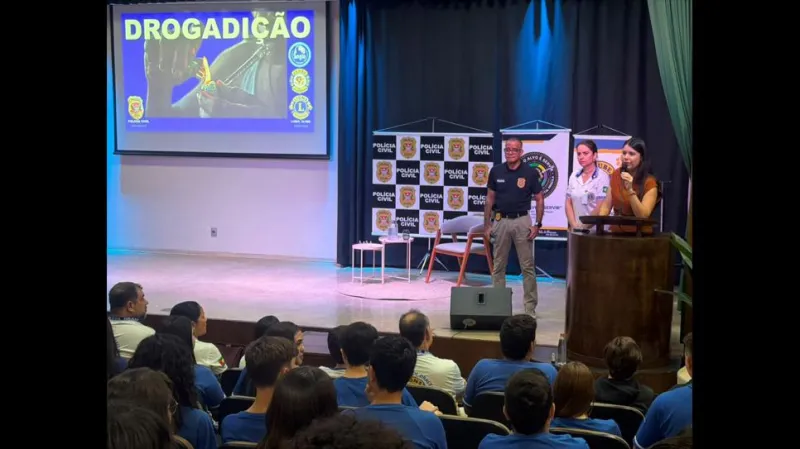 Adolescentes receberam orientações sobre malefícios causados pelas drogas em Dracena (SP) |