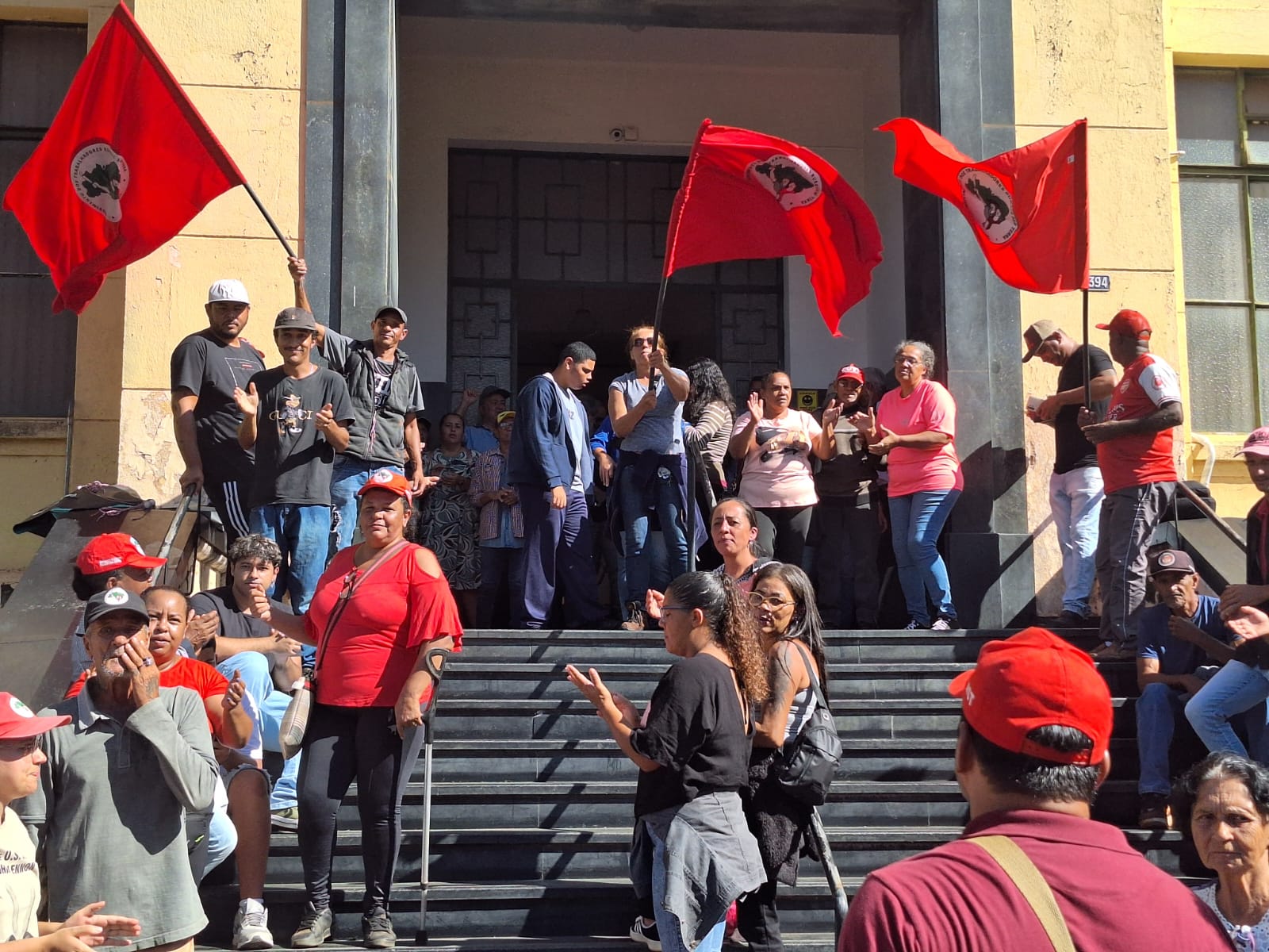 MST realiza manifestação em frente à Procuradoria do Estado |