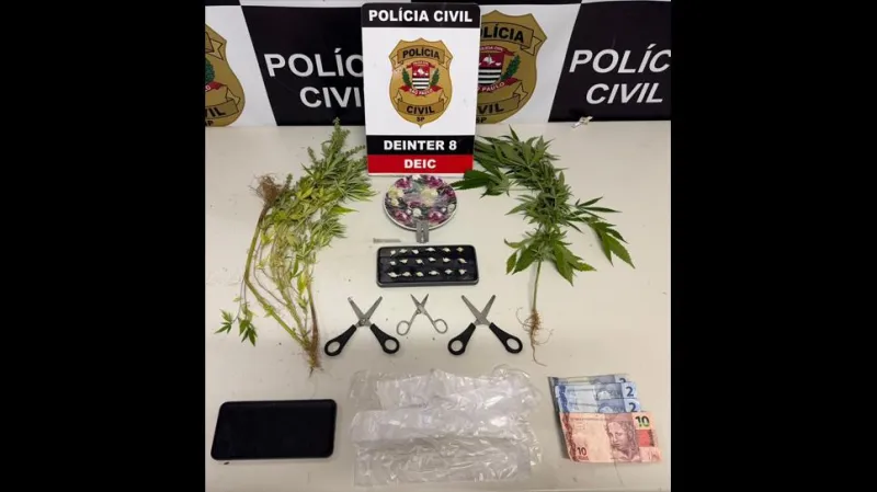 Homem, de 42 anos, foi preso em flagrante por tráfico de drogas, nesta terça-feira (18), na Vila Santa Tereza, em Presidente Prudente (SP) |