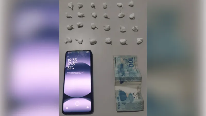 Homem foi preso com mais de 20 porções de cocaína |