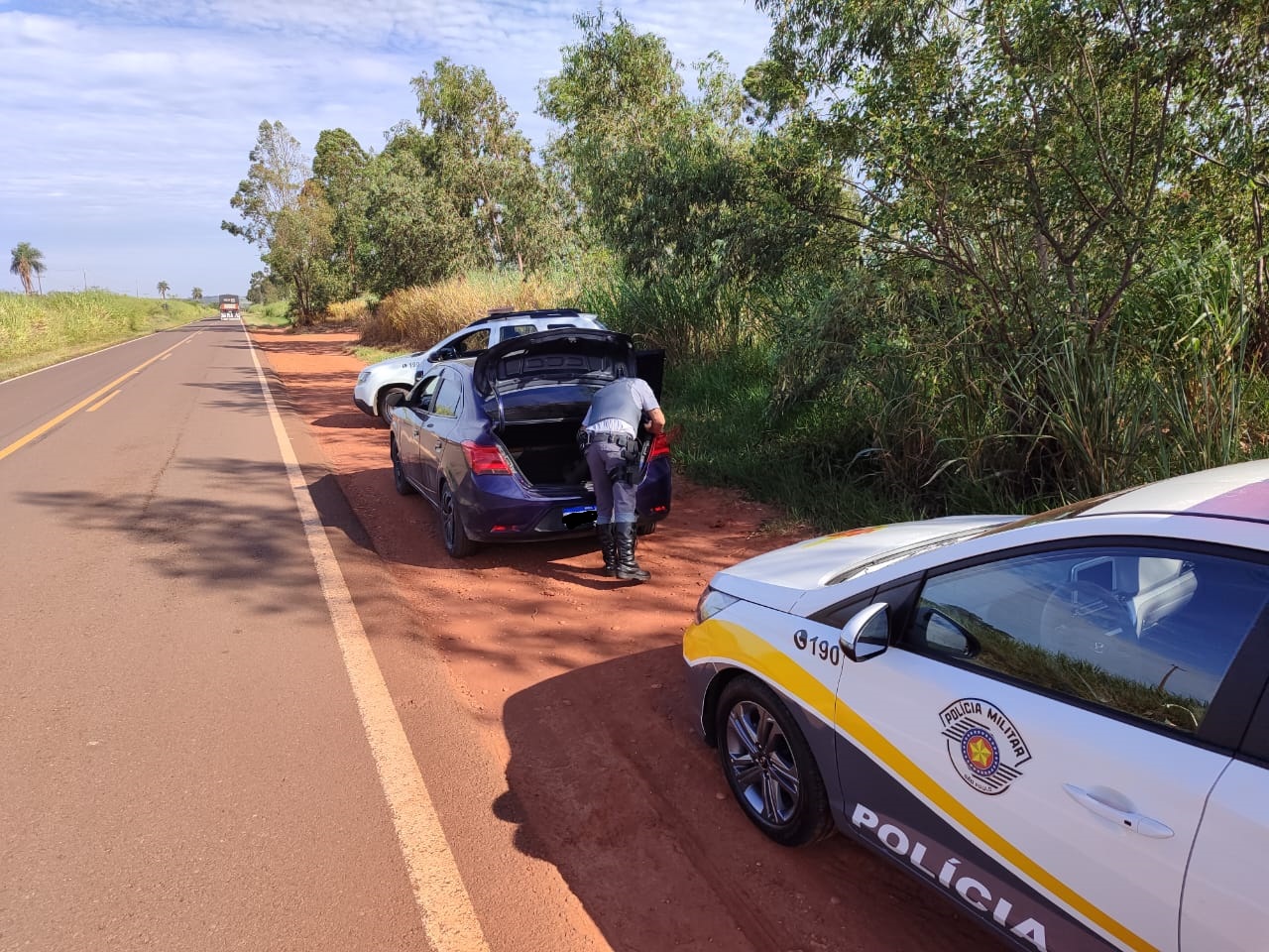 Carro furtado em Embu das Artes (SP) foi localizado em Euclides da Cunha Paulista (SP) |