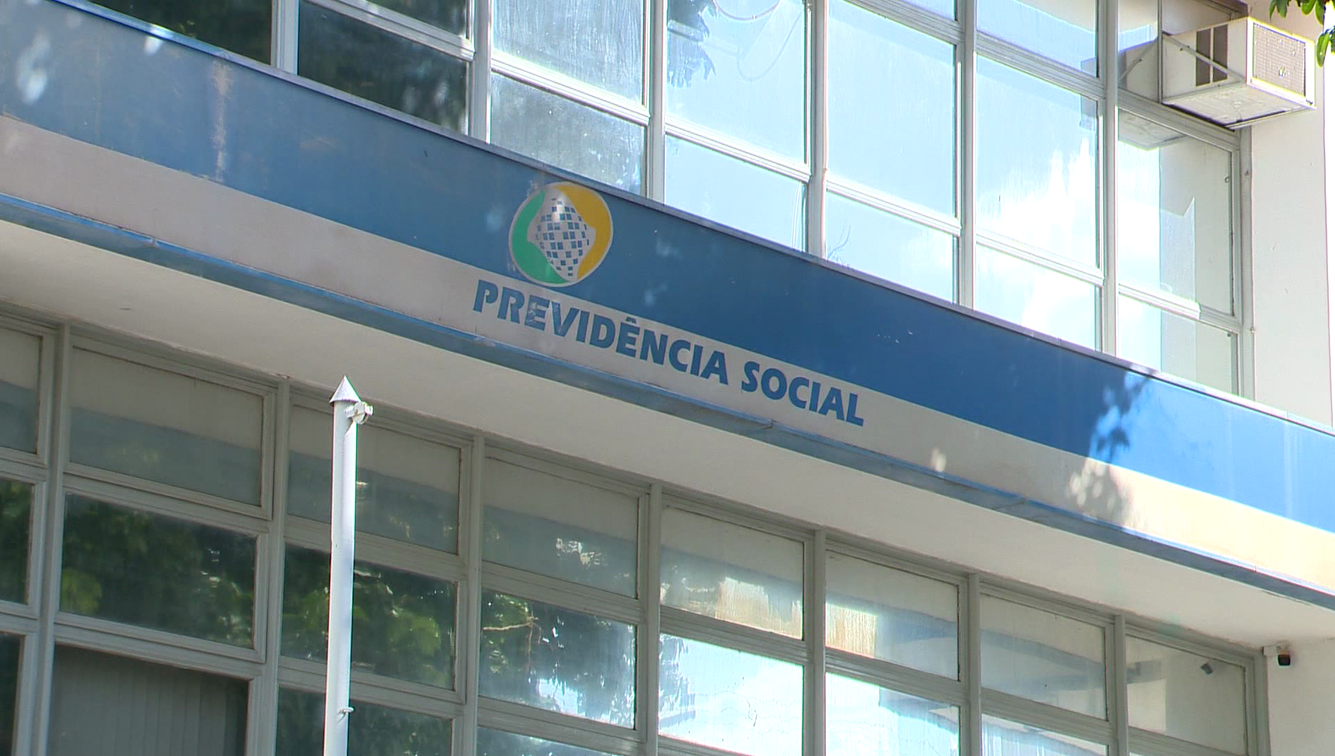 Texto prevê crédito extraordinário para reembolsar descontos indevidos.