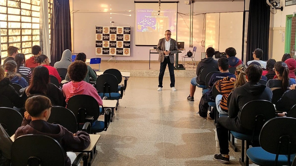 Agente policial Reginaldo Rosa conduziu a iniciativa em escola estadual, em Junqueirópolis (SP) |