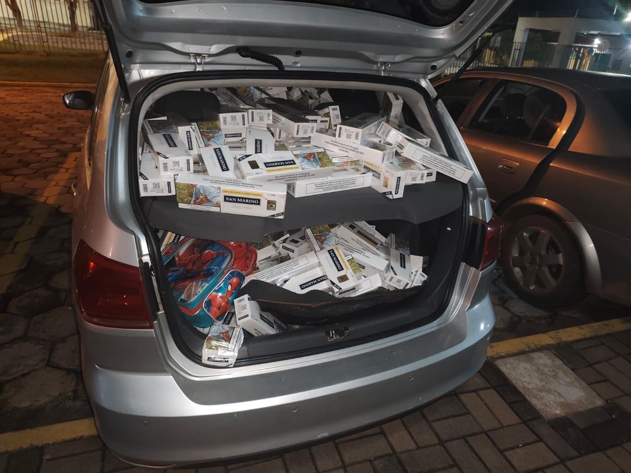 Veículo transportava 15 mil maços de cigarros de origem estrangeira |