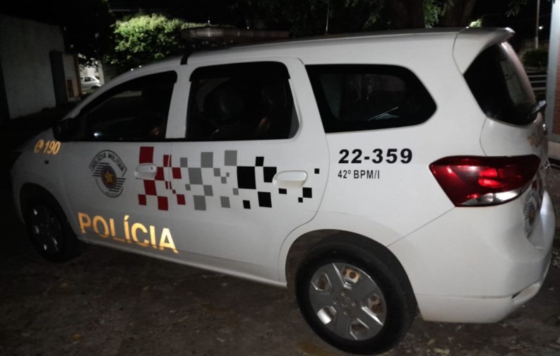 Familiares entraram em luta corportar tentando retirar a arma das mãos do envolvido |
