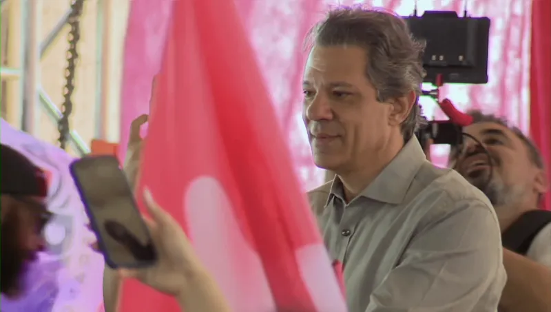 O candidato Fernando Haddad (PT) fez campanha nesta quinta-feira (27) em Presidente Prudente (SP) |