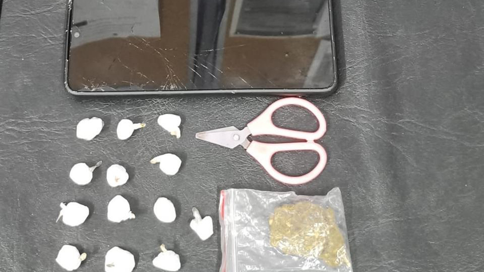Rapaz, de 18 anos, foi preso por tráfico de drogas, em Presidente Epitácio (SP) |