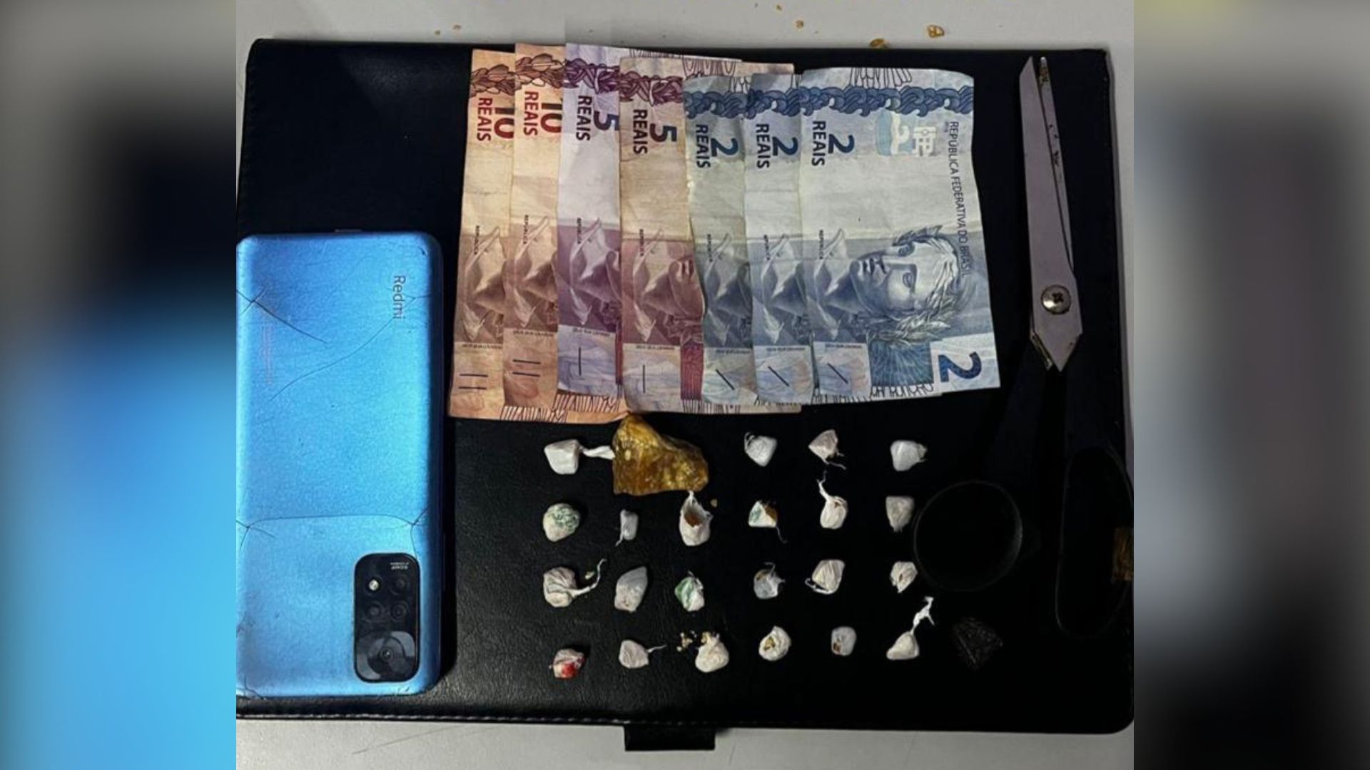 Envolvido assumiu a posse das drogas e a prática do tráfico |