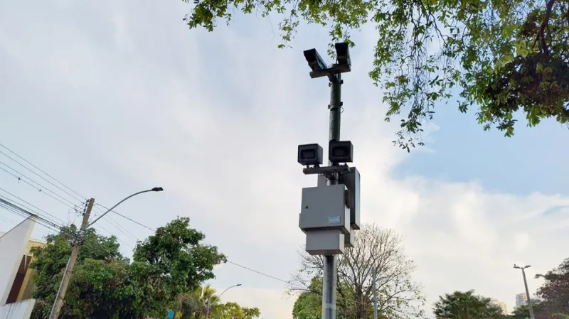 Um dos radares a serem fiscalizados fica localizado na Avenida 14 de Setembro, em Presidente Prudente (SP) |